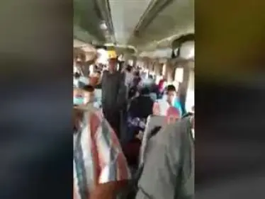 بالفيديو|| مشاجرة داخل قطار بمصر بعد صفع كمسري لمواطن أمام طفلته.. وهيئة السكة الحديد تفتح تحقيقاً عاجلاً - وكالة ستيب نيوز