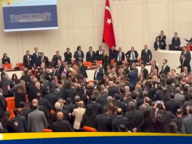 شاهد.. موازنة 2026 تتحول إلى حلبة مصارعة في البرلمان التركي! - وكالة ستيب نيوز