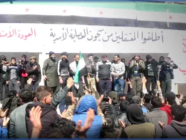 خروج مظاهرة في مدينة إدلب منددةً بانتخابات النظام السوري ودعماً لاستمرار الثورة السورية - وكالة ستيب نيوز