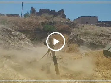 شاهد استهداف قوات المعارضة تجمعات قوات النظام المتواجدة في حرش الكركات غربي حماة بقذائف الهاون وتحقيق إصابات مباشرة - وكالة ستيب نيوز