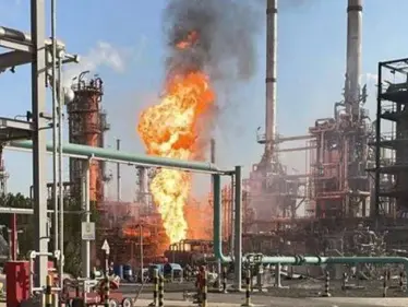 بالفيديو|| حرائق نفطية بالخليج.. الأول بأكبر منشأة للبترول بالكويت والثاني بدبي - وكالة ستيب نيوز