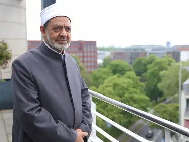 بالفيديو|| شيخ الأزهر يتحدث عن الأزمة الجديدة التي تضرب العالم ويحذر من أخطارها - وكالة ستيب نيوز