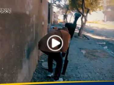 كتائب القسام تنشر مشاهد للحظة تدمير ناقلة جنود إسرائيلية في مخيم المغازي وسط قطاع غزة - وكالة ستيب نيوز