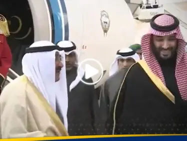 شاهد|| لحظة وصول أمير الكويت إلى الرياض في أول زيارة خارجية - وكالة ستيب نيوز
