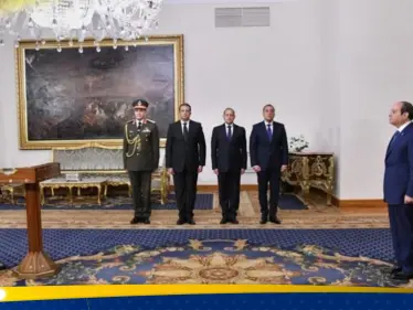 تعيين وزير الدفاع المصري الجديد يثير جدلاً بعد ظهوره المفاجئ في مراسم أداء اليمين - وكالة ستيب نيوز