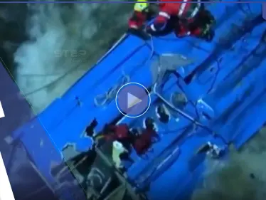 بالفيديو|| سقطت من الجسر ليجرفها النهر.. حافلة ركاب تهوي بمن فيها شمال إسبانيا - وكالة ستيب نيوز