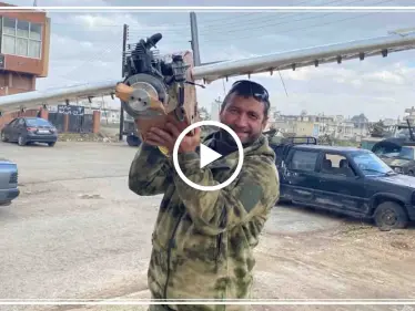 بالفيديو|| صحفي روسي يوثق إسقاط طائرة مسيرة غربي حماة.. وهذه آلية عملها - وكالة ستيب نيوز