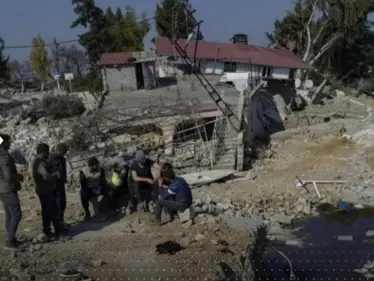 شاهد|| قرية تركية تنقسم إلى قسمين وتتدفق بينهما المياه إثر الزلزال المدمّر - وكالة ستيب نيوز