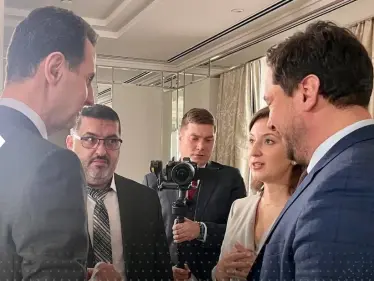 هدية مديرة قناة روسية لـ بشار الأسد تثير سخرية على مواقع التواصل.. ومغرّدون يصفونها بـ"المذلة" (شاهد) - وكالة ستيب نيوز