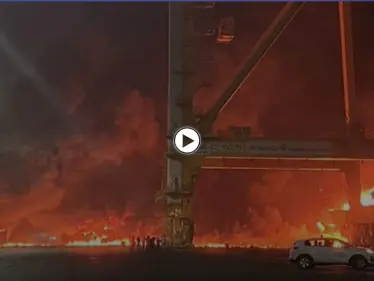 بالفيديو|| انفجار هائل يهز دبي بأكملها بعد حريق في سفينة حاويات ومسؤولة تكشف السبب - وكالة ستيب نيوز