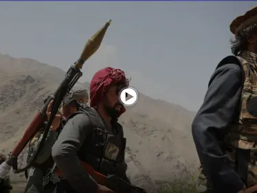 بالفيديو|| طالبان تغدر بفرق كوماندوز أعلنت استسلامها خلال المعارك المشتعلة بأفغانستان وبريطانيا وروسيا تصدران بيانات - وكالة ستيب نيوز