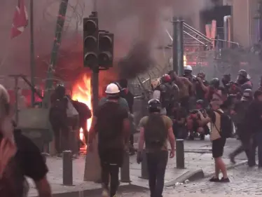 بالفيديو|| معركة أمام بوابة مجلس النواب اللبناني.. والسعودية تكشف مشكلة لبنان الرئيسية - وكالة ستيب نيوز