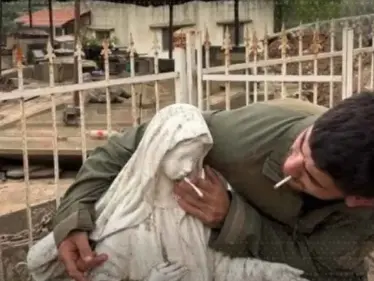 إهانة جديدة.. صورة جندي إسرائيلي بسيجارة في فم “السيدة العذراء” تثير غضباً عارماً - وكالة ستيب نيوز