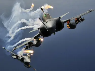 تعرّف على مميزات مقاتلة "رافال".. المقاتلات الأشهر عالمياً التي تتسلح بها عددٌ من الدول العربية - وكالة ستيب نيوز