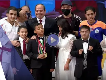 بالفيديو|| حلّقت بالهواء.. الرئيس المصري يفاجئ طفلة ويحقق حلمها الذي كان مستحيلاً - وكالة ستيب نيوز