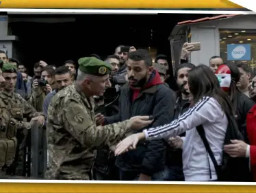 صورة شابة وجندي لبناني تشعل وسائل التواصل الاجتماعي! - وكالة ستيب نيوز