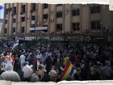 الاحتجاجات في السويداء تتواصل ومتظاهرون يقدمون "المنسف" للشرطة (فيديو) - وكالة ستيب نيوز