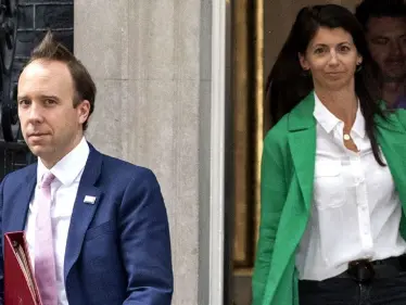 "فضيحة القبلة" تدفع وزير الصحة البريطاني إلى تقديم استقالته - وكالة ستيب نيوز