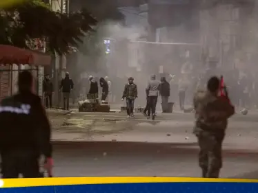 اشتباكات عنيفة في تونس بعد وفاة شاب إثر مطاردة للشرطة… والسلطات تخشى اتساع الاحتجاجات - وكالة ستيب نيوز