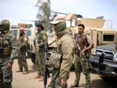 "فصائل المعارضة" الموالية لأنقرة تقصف مستودعات أسلحة "قوات قسد".. ومقتل اثنين من قيادييها بانفجار سيارتهما - وكالة ستيب نيوز