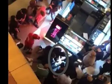 فيديو يوثق لحظة رمي فتاة مول سيتي ستارز نفسها من الطابق السادس - وكالة ستيب نيوز