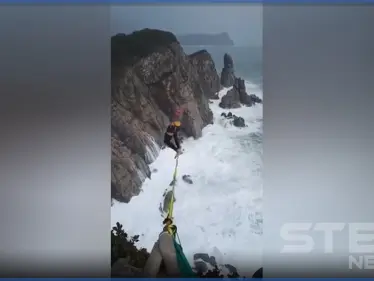 بالفيديو|| لحظات تحبس الأنفاس لشاب يستعرض المشي على الحبل وسط الإعصار - وكالة ستيب نيوز