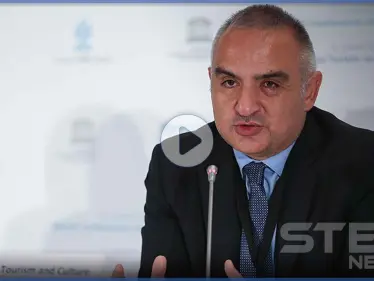 بالفيديو|| مخموراً وسط مجموعة من النساء.. وزير السياحة التركي يثير الجدل بمشاهد فاضحة - وكالة ستيب نيوز