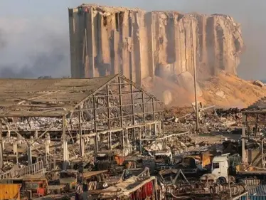 بذكرى انفجار مرفأ بيروت... دوي رصاص ومناوشات بين المتظاهرين والجيش في محيط المرفأ - وكالة ستيب نيوز