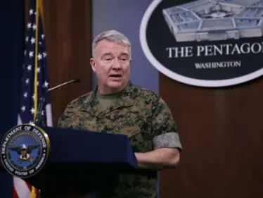 قائد القيادة الوسطى للجيش الأمريكي يكشف منطقة تثير قلقه في سوريا.. ويدعو لهذا - وكالة ستيب نيوز