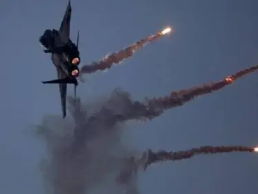 غارات جوية تستهدف مقرين للميليشيات الإيرانية وسيارتين تقلان قياديين بريف ديرالزور - وكالة ستيب نيوز