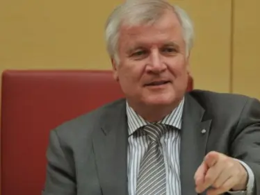 وزير داخلية ألمانيا يستبعد ترحيل اللاجئين إلى سوريا - وكالة ستيب نيوز