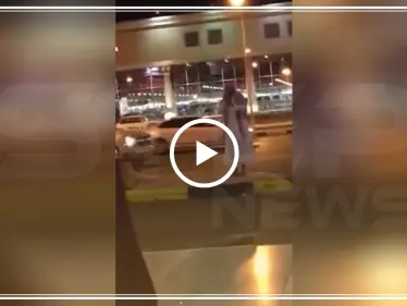 بالفيديو|| واعظ سعوديٌّ يقذف امرأة بحذائه ويصفها بالزانية - وكالة ستيب نيوز