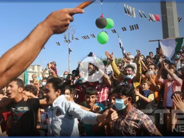 ستيب نيوز ترصد خروج مظاهرة في مدينة إدلب تحت شعار "مهما حرق الأسد نحن سنبني البلد" - وكالة ستيب نيوز