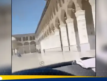 شاهد|| شخص يتجول بسيارة داخل الجامع الأموي ويثير موجة غضب - وكالة ستيب نيوز