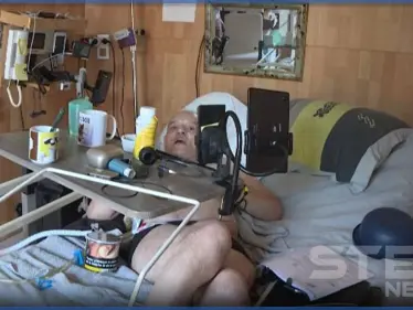 بالفيديو|| فرنسي يقرر إنهاء حياته عبر البث المباشر بعد رفض منحه حق الموت الرحيم - وكالة ستيب نيوز