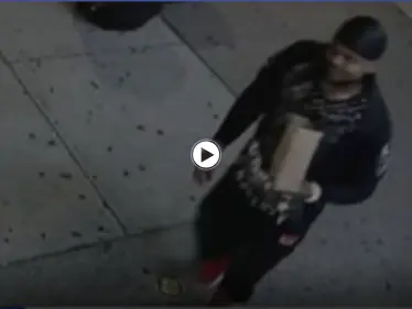 بالفيديو|| أمريكي يعتدي على امرأتين مسلمتين ويحاول نزع حجاب إحداهما وشرطة نيويورك تبحث عنه - وكالة ستيب نيوز