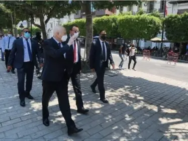 بالفيديو||قيس سعيد في زيارة مفاجئة لشارع الحبيب بورقيبة.. هكذا استقبله التونسيون - وكالة ستيب نيوز