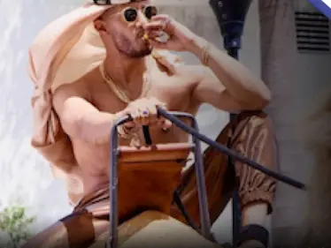 شاهد|| محمد رمضان من أمريكا يثير الجدل مجدداً.. تجول عاري الصدر وهو يعتلي جملاً - وكالة ستيب نيوز