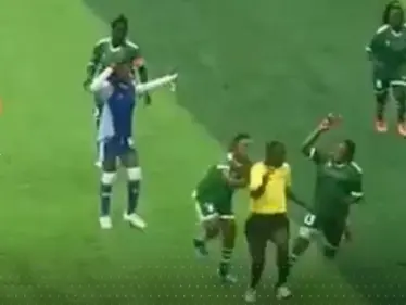 بالفيديو|| لاعبات كرة قدم يعتدين على حكم "رفض" منح ركلة جزاء - وكالة ستيب نيوز