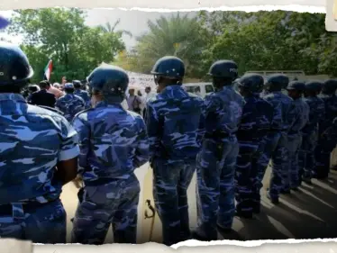 الشرطة السودانية تستدعي متقاعديها.. وصحيفة: الجيش صادر أسلحة قادمة من دولة أجنبية - وكالة ستيب نيوز