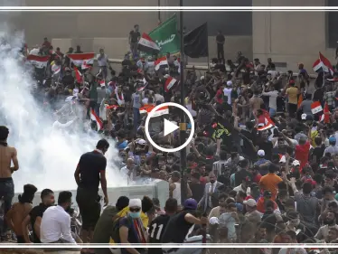 لحظات مرعبة توثق مقتل متظاهر عراقي بقنبلة دخانية في رأسه (فيديو) - وكالة ستيب نيوز