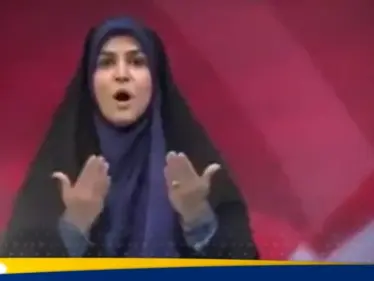 شاهد|| مذيعة تهرب أثناء بث مباشر بعد قصف إسرائيل للتلفزيون الإيراني - وكالة ستيب نيوز