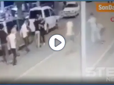 بالفيديو|| أتراك يقتلون شاب سوري لاجئ في تركيا طعناً بالسكين وأمه تكشف تفاصيل الحادثة - وكالة ستيب نيوز