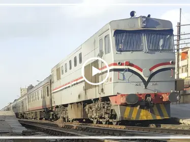 موظف مصري يرمى شخصين من قطار متحرك لعدم دفع التذاكر - وكالة ستيب نيوز