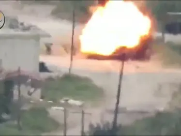 بالفيديو.. تدمير عربة 