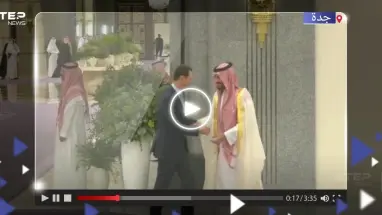 شاهد كيف استقبل ولي العهد السعودي الرئيس السوري لدى وصوله إلى مقر انعقاد القمة العربية