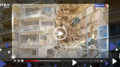 انتشال جثمان أول ضحايا عقار الإسكندرية وفيديو يوثق لحظة الانهيار