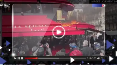 شاهد|| متظاهرون غاضبون يشعلون حريقاً بمطعم ماكرون المفضل
