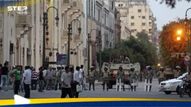 فيديو صادم لما فعله شخصان بامرأة مسنة لحظة سرقتها.. والسلطات المصرية تتدخل: أحدث الأخبار