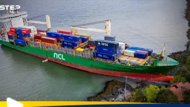 شاهد|| جنوح سفينة شحن ضخمة في النرويج ودخولها بحديقة أحد المنازل: أحدث الأخبار